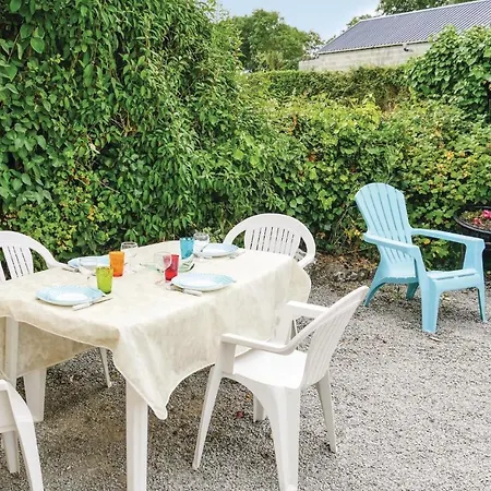 2 Bedroom Amazing In Sur Mer Ferienhaus Anneville-sur-Mer